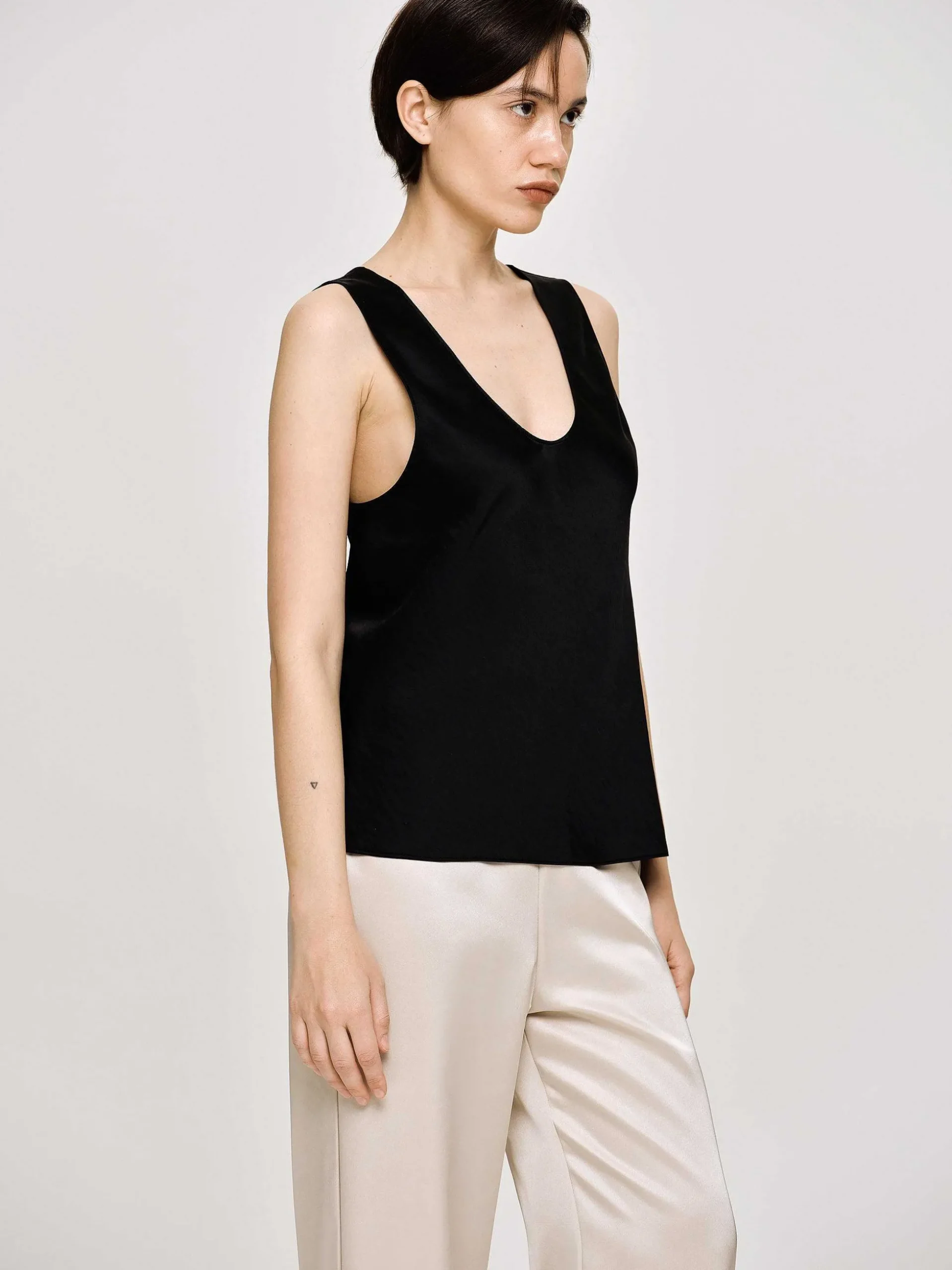 Women Source Unknown Accessories-Sleeveless Satin Top, Black