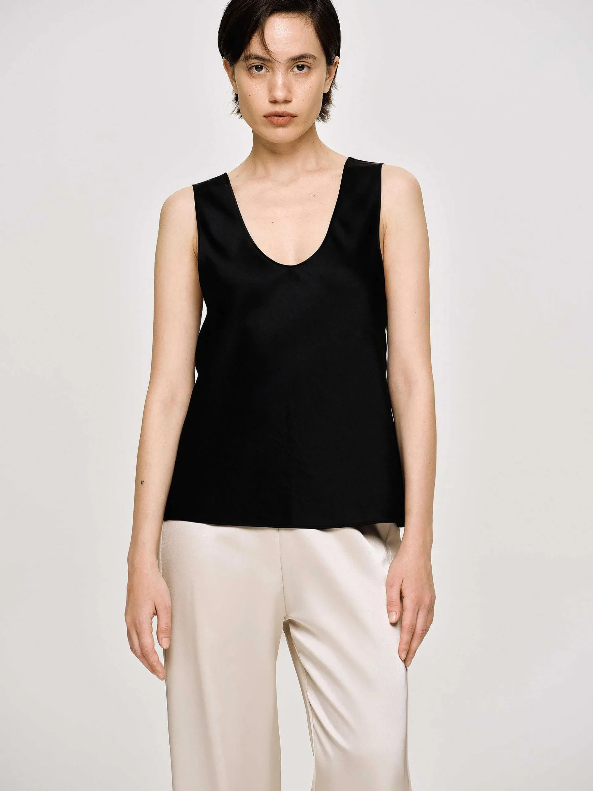 Women Source Unknown Accessories-Sleeveless Satin Top, Black