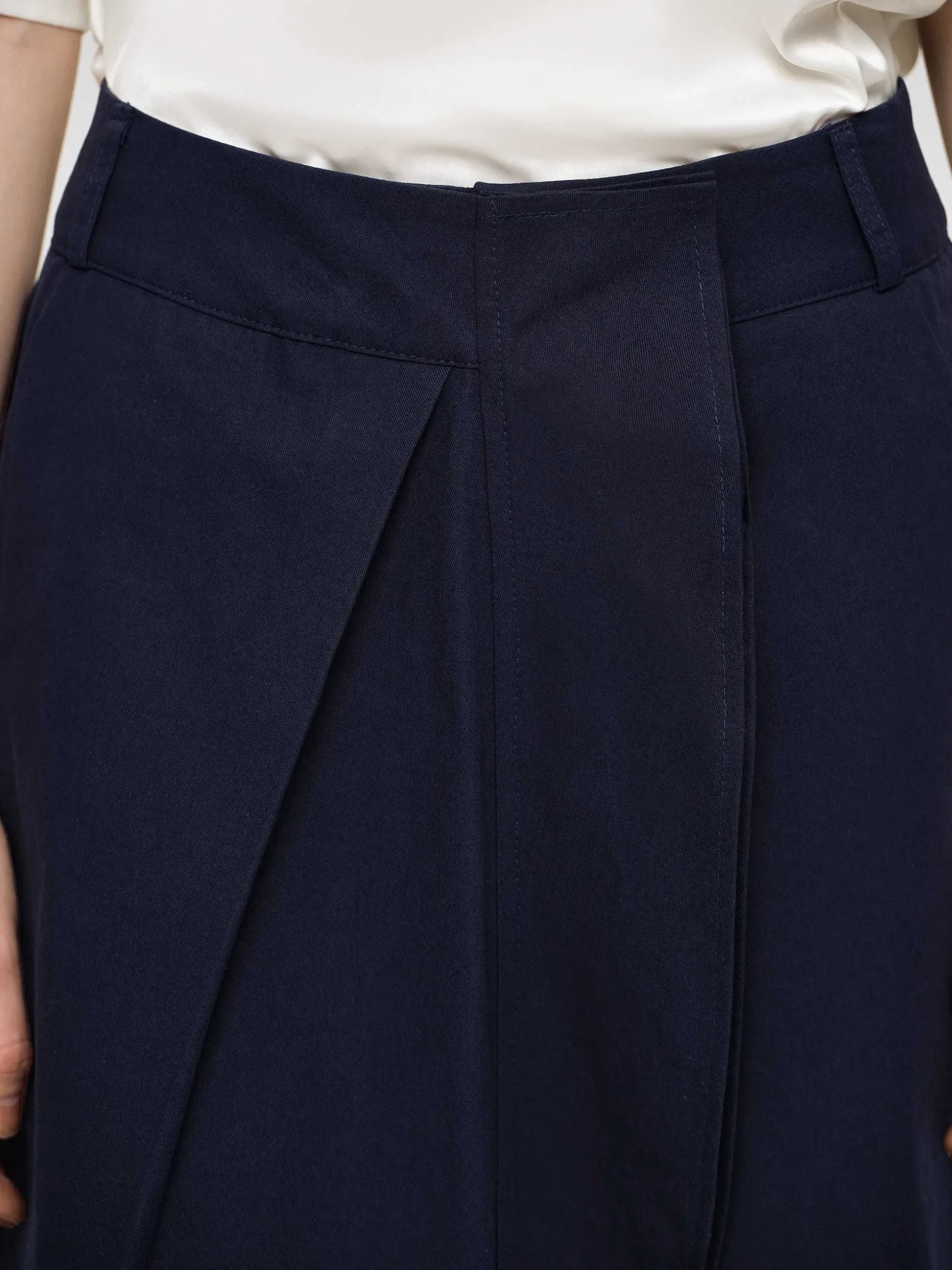 Women Source Unknown Bottoms-Wrapped Cotton Shorts, Navy